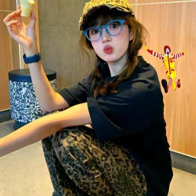 女孩罗塞玛莉